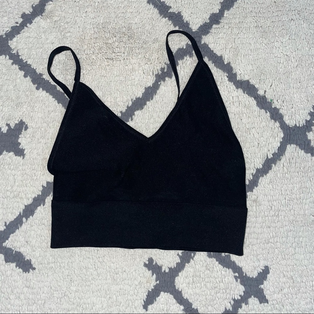 Black seamless crop top
